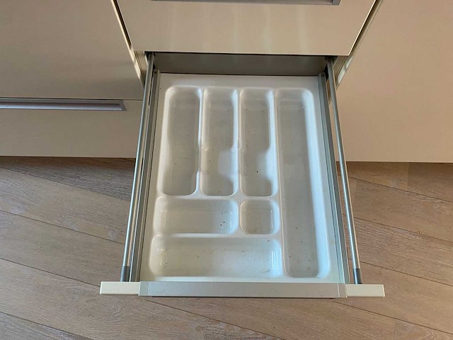 Keuken met siemens apparatuur - afbeelding 4 van  25