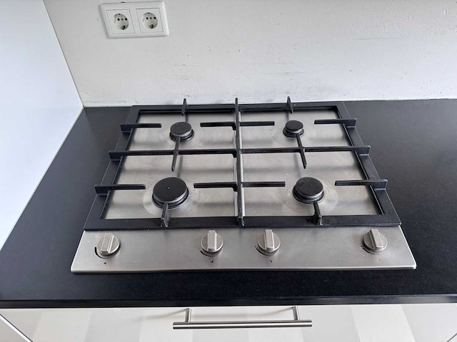 Keuken met siemens apparatuur - afbeelding 5 van  18