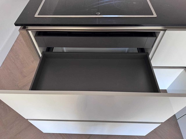 Keuken met siemens apparatuur - afbeelding 5 van  21