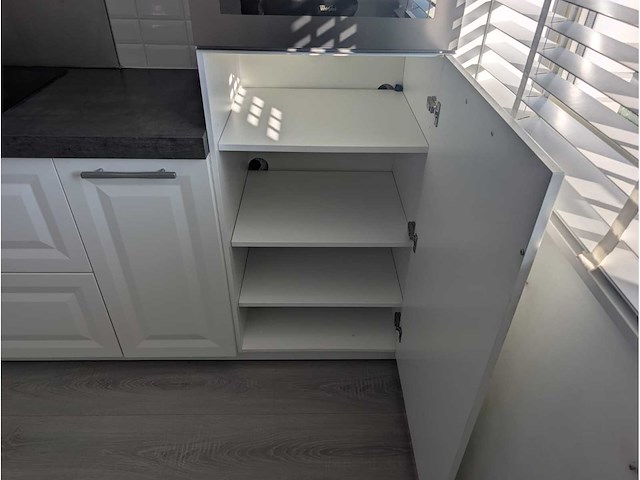 Keuken met siemens/whirlpool apparatuur - afbeelding 14 van  22