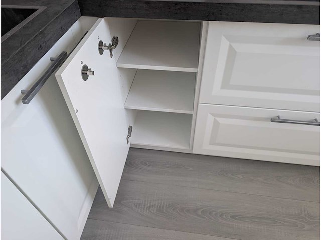 Keuken met siemens/whirlpool apparatuur - afbeelding 3 van  22