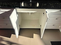 Keuken met spoelbak en kraan - afbeelding 4 van  19
