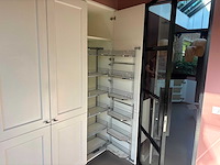 Keuken met spoelbak en kraan - afbeelding 13 van  19