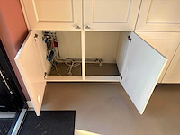 Keuken met spoelbak en kraan - afbeelding 2 van  16