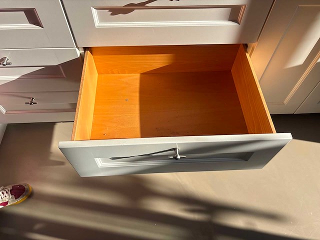 Keuken met spoelbak en kraan - afbeelding 15 van  16