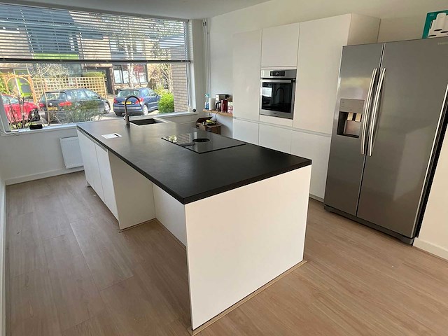 Keuken met whirlpool apparatuur - afbeelding 3 van  13