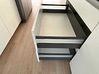 Keuken met whirlpool apparatuur - afbeelding 4 van  13
