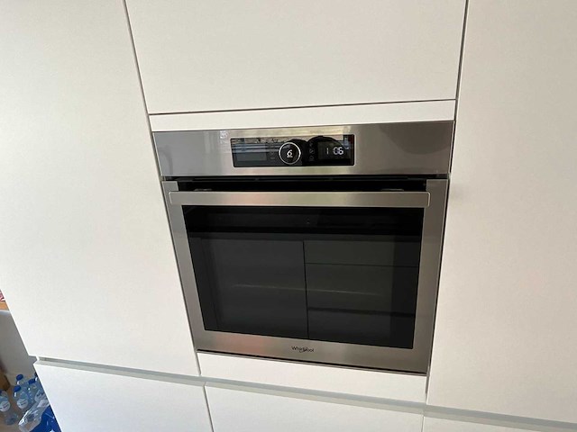 Keuken met whirlpool apparatuur - afbeelding 5 van  13