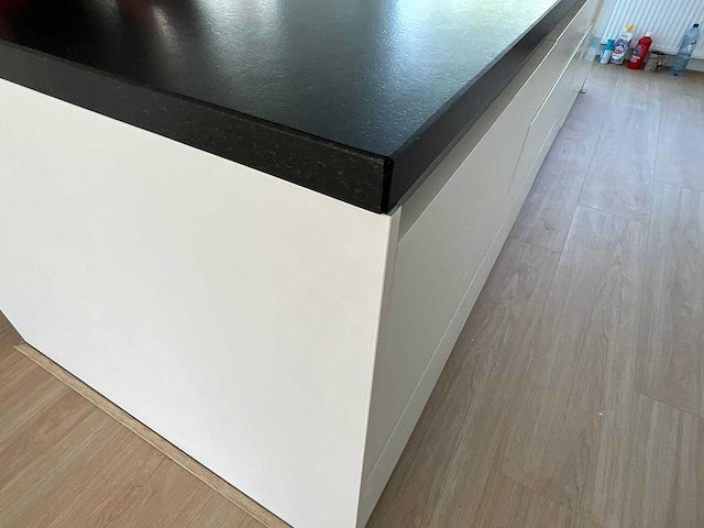 Keuken met whirlpool apparatuur - afbeelding 9 van  13