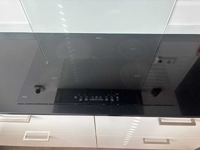 Keuken met whirlpool apparatuur - afbeelding 4 van  26