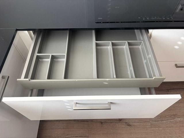 Keuken met whirlpool apparatuur - afbeelding 6 van  26