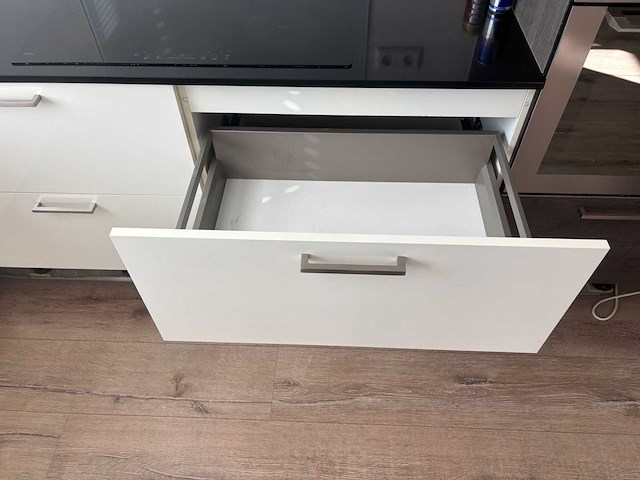 Keuken met whirlpool apparatuur - afbeelding 8 van  26