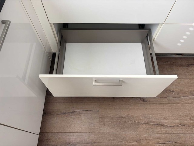 Keuken met whirlpool apparatuur - afbeelding 9 van  26