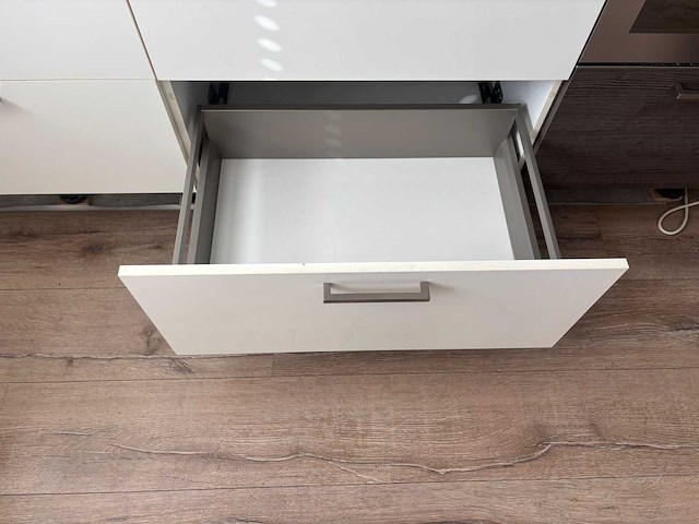 Keuken met whirlpool apparatuur - afbeelding 11 van  26