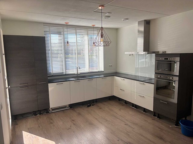 Keuken met whirlpool apparatuur - afbeelding 1 van  26