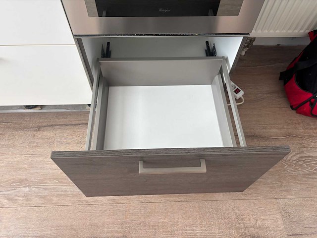 Keuken met whirlpool apparatuur - afbeelding 18 van  26