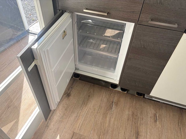 Keuken met whirlpool apparatuur - afbeelding 21 van  26