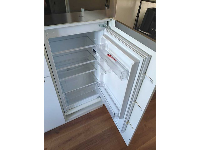 Keuken met whirlpool apparatuur - afbeelding 10 van  19