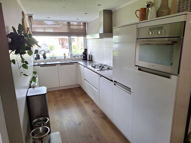 Keuken met whirlpool apparatuur - afbeelding 1 van  19