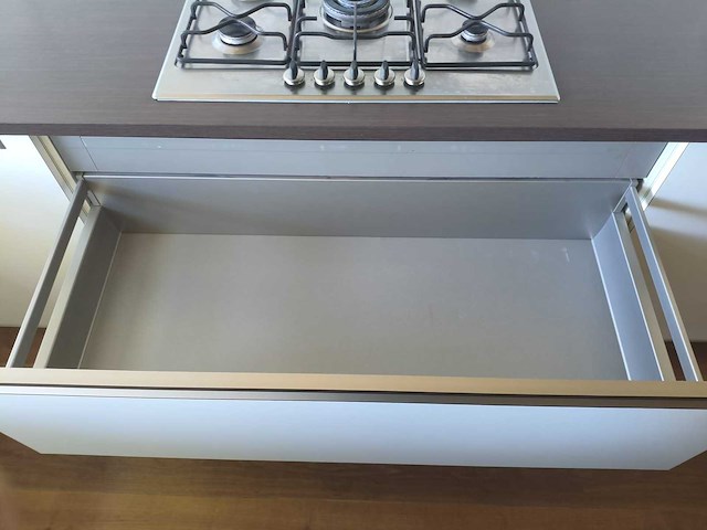Keuken met whirlpool apparatuur - afbeelding 18 van  19