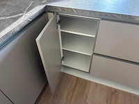 Keuken met whirlpool apparatuur - afbeelding 4 van  23