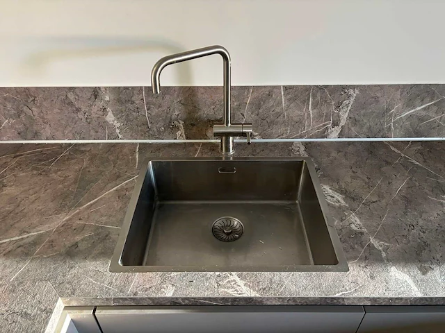 Keuken met whirlpool apparatuur - afbeelding 7 van  23