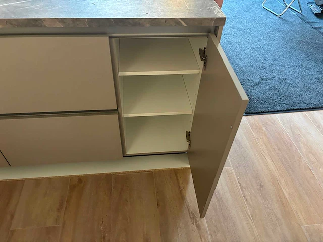 Keuken met whirlpool apparatuur - afbeelding 13 van  23