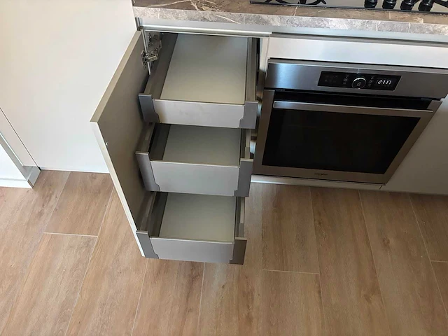 Keuken met whirlpool apparatuur - afbeelding 12 van  23