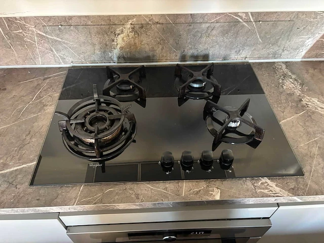 Keuken met whirlpool apparatuur - afbeelding 18 van  23