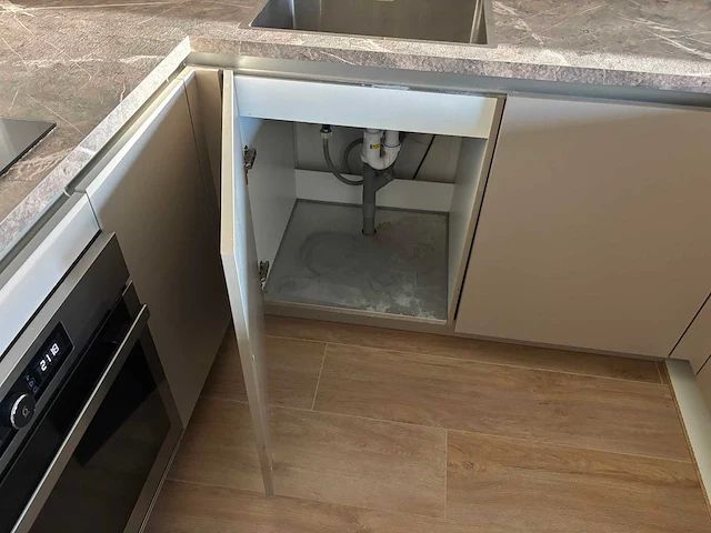 Keuken met whirlpool apparatuur - afbeelding 23 van  23