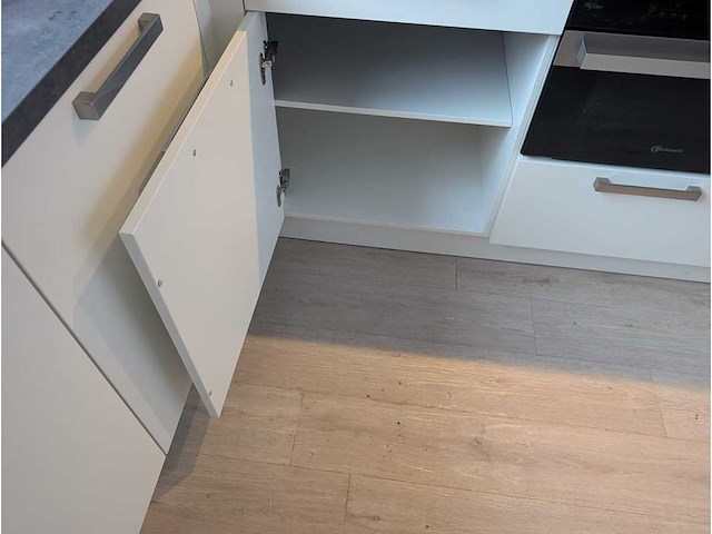 Keuken met whirlpool apparatuur - afbeelding 5 van  20