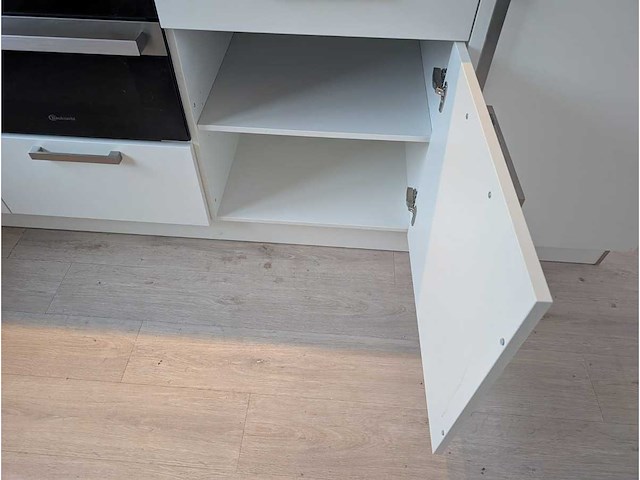 Keuken met whirlpool apparatuur - afbeelding 9 van  20