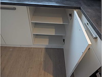 Keuken met whirlpool apparatuur - afbeelding 2 van  20