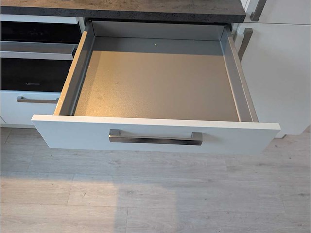 Keuken met whirlpool apparatuur - afbeelding 7 van  20