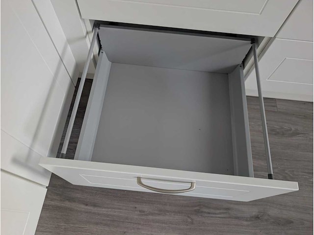 Keuken met whirlpool apparatuur - afbeelding 5 van  32