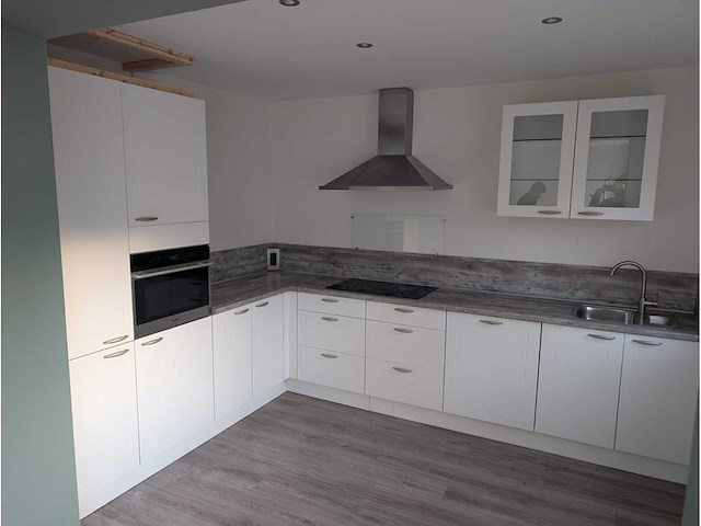 Keuken met whirlpool apparatuur - afbeelding 1 van  32