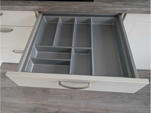 Keuken met whirlpool apparatuur - afbeelding 13 van  32