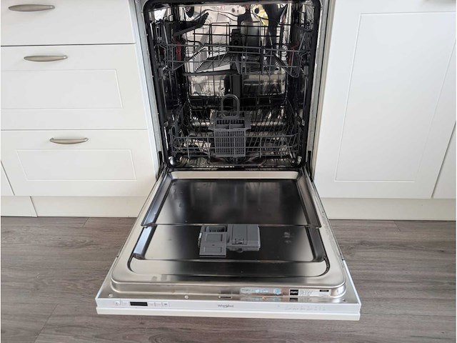 Keuken met whirlpool apparatuur - afbeelding 16 van  32