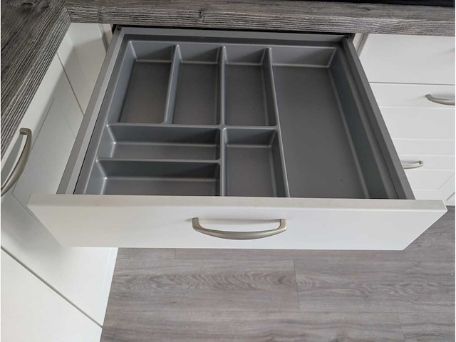 Keuken met whirlpool apparatuur - afbeelding 30 van  32