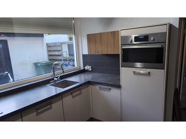 Keuken met whirlpool apparatuur - afbeelding 10 van  17