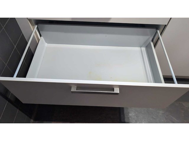 Keuken met whirlpool apparatuur - afbeelding 11 van  17