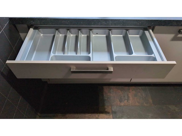 Keuken met whirlpool apparatuur - afbeelding 12 van  17