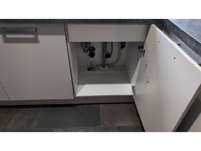 Keuken met whirlpool apparatuur - afbeelding 15 van  17