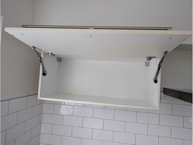 Keuken met whirlpool apparatuur - afbeelding 9 van  31