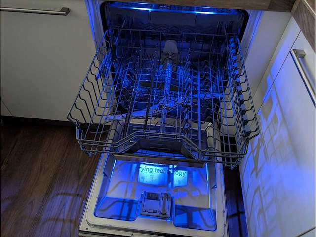 Keuken met whirlpool apparatuur - afbeelding 18 van  31