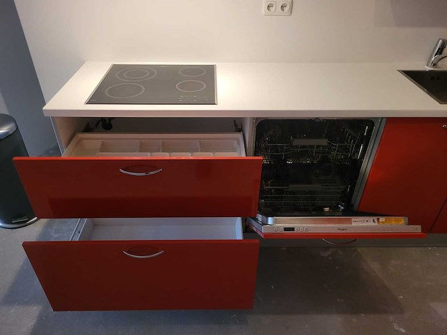 Keuken met whirlpool apparatuur - afbeelding 2 van  19