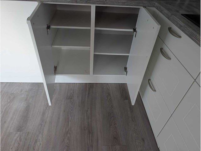 Keuken met whirlpool apparatuur - afbeelding 3 van  23