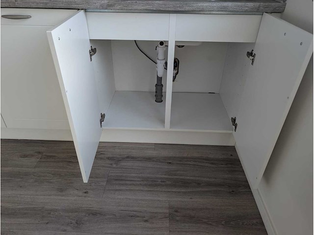 Keuken met whirlpool apparatuur - afbeelding 13 van  23