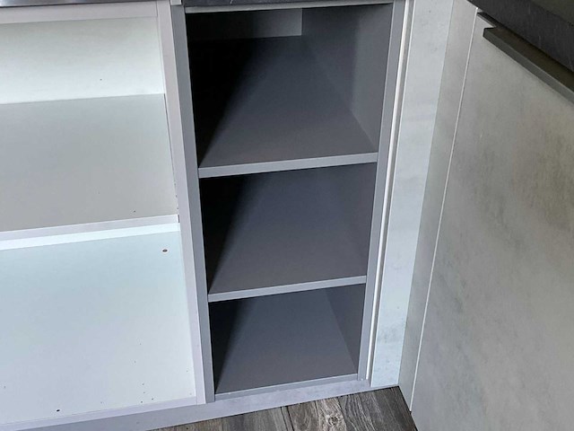 Keuken met zanussi apparatuur - afbeelding 10 van  35