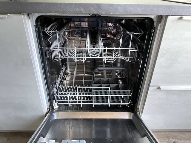 Keuken met zanussi apparatuur - afbeelding 19 van  35